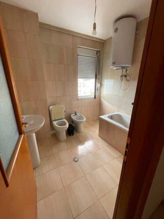 Jepet Me Qera Apartament 2+1+2 Ballkone