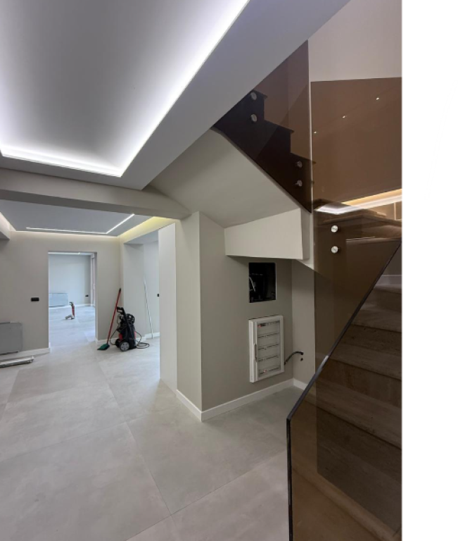 Modern Villa with Pool for Rent – Rolling Hills Residence
