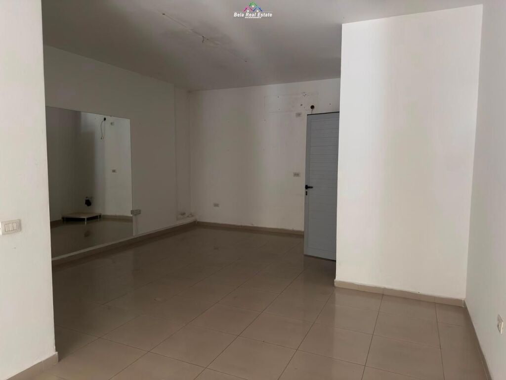 Dyqan Me Qera Tek Komuna e Parisit (ID BD21918) Tirane