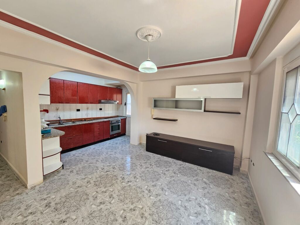 SHITET APARTAMENT 2+1 PRANE PALLATIT TE SPORTIT