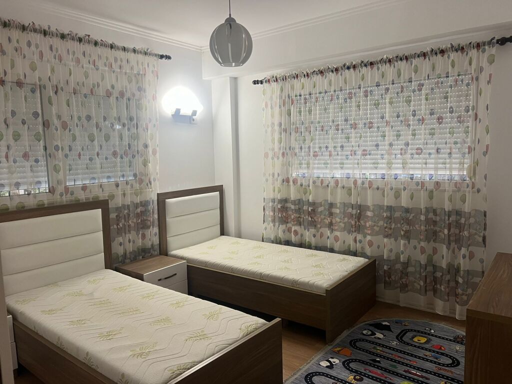 Appartamento in affitto 3+1 - 📍Kodra Diellit, via Bill Klinton, vicino all'asilo Sirena