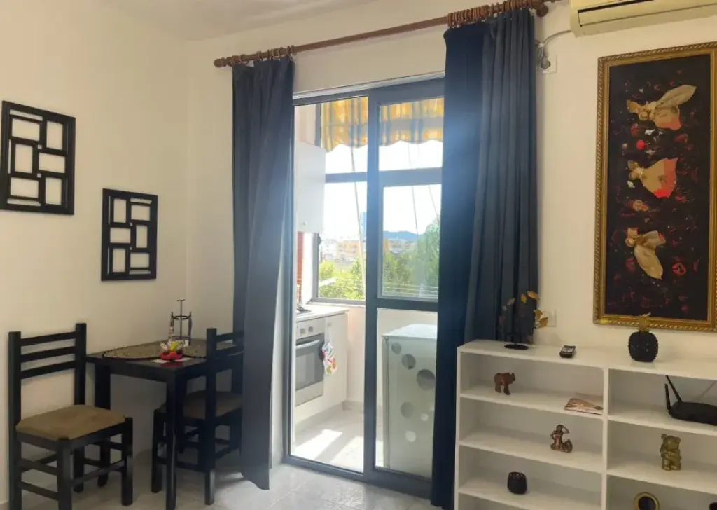 Garsoniere me qira – Rruga Ferit Xhajko (ish Restorant Durrësi) !