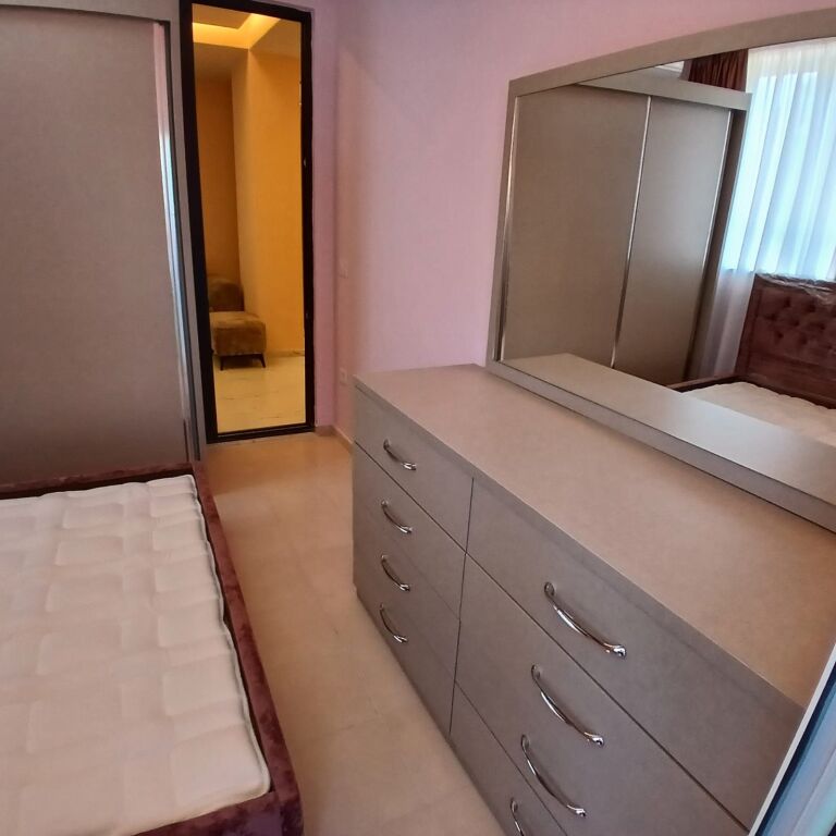 Jepet me qera apartament 1+1 ,Shkolla e Bashkuar!
