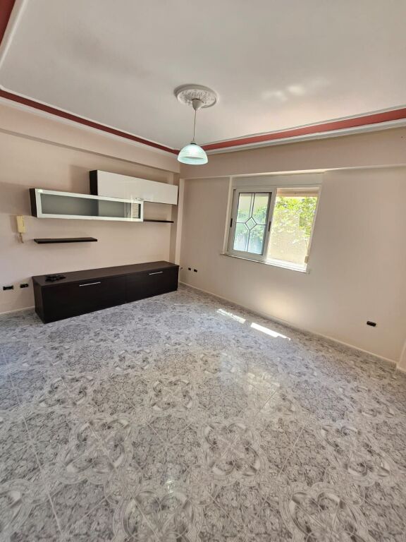 SHITET APARTAMENT 2+1 PRANE PALLATIT TE SPORTIT