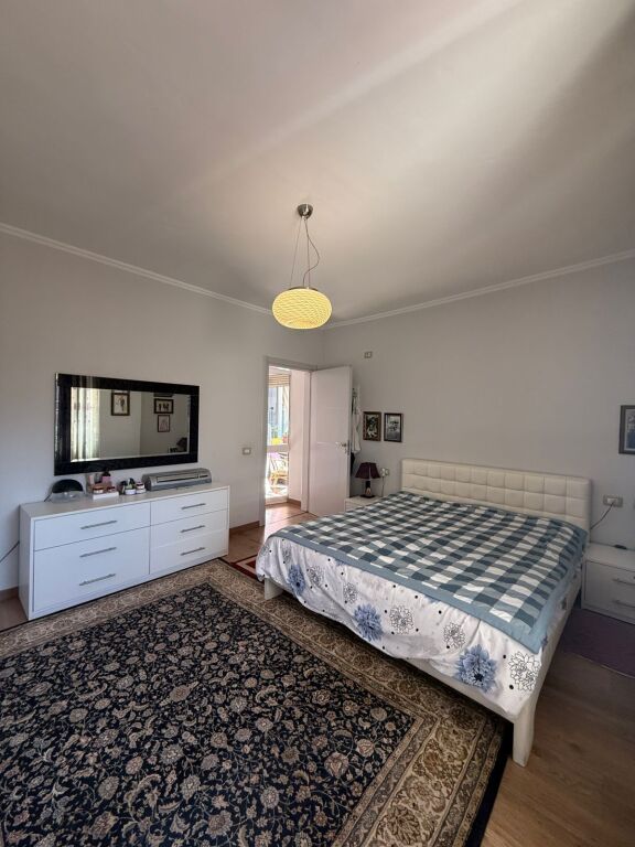 2+1,kat 4 ashensore,rruga e bogdaneve,340 mije euro