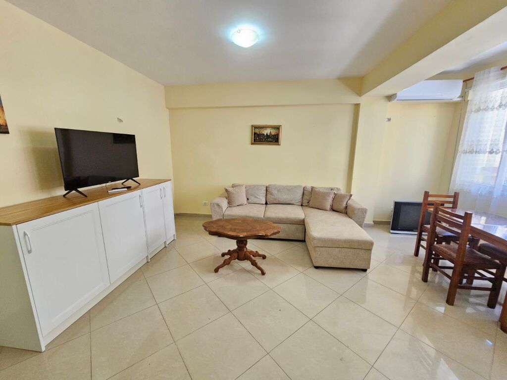 SHITET APARTAMENT 1+1 PRANE PALLATIT TE SPORTIT