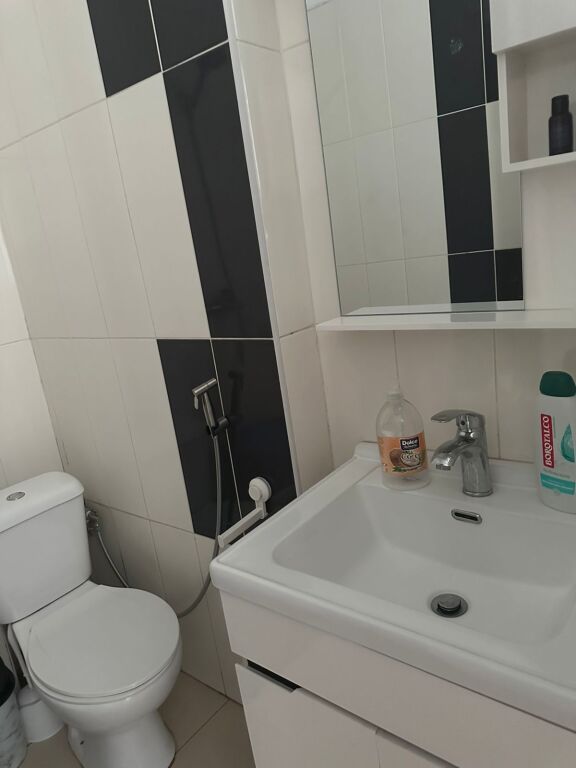 APARTAMENT PËR SHITJE - ZONA PALLATET AGIMI, PËRBALLË SHALLVAREVE