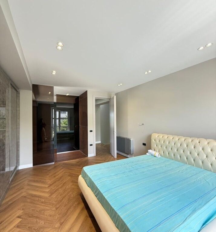 📌Vilë Moderne me Pishinë Private për Qira – Rolling Hills Residence