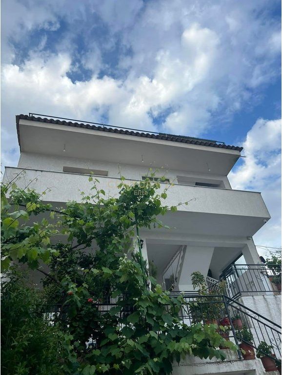 2+1 Apartment for Rent near the "Abdulla Keta" High School, in Shkozë