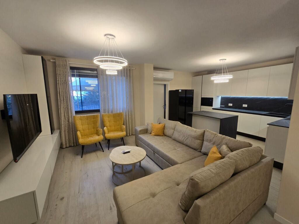 Affitto | Apartament 3 + 1 | Komuna e Parisit | 1200 €/mese