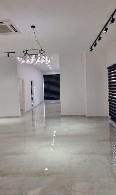 AMBIENTE COMMERCIALE PREMIUM IN AFFITTO PRESSO LA FARMACIA 10