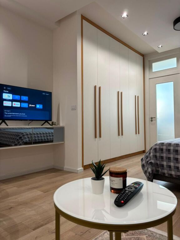 🏡 Jepet me qira apartament 1+1 Studio📍 Te Vilat Gjermane💰 Çmimi: 45.000 Lek/muaj