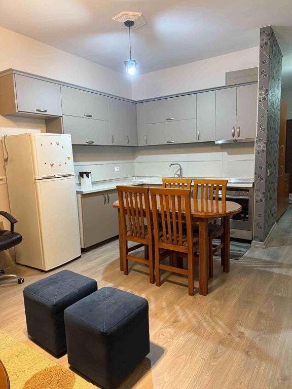 Apartament 1+1 me qera ne Yzberisht, Rruga 3 Deshmoret,