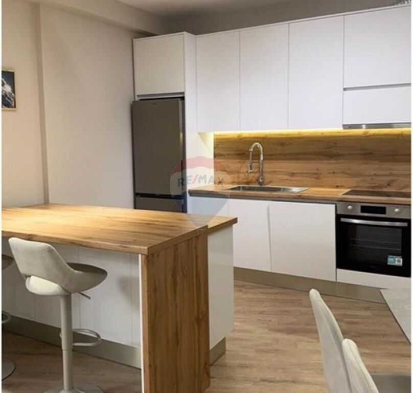 Apartament 2+1+2 per qira, Pazari i RI.