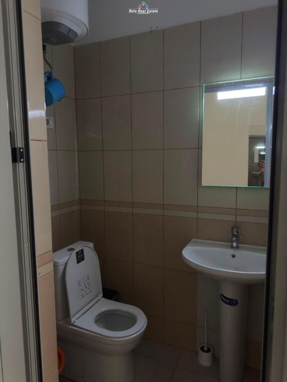 Dyqan Me Qera Tek Komuna e Parisit (ID BD21918) Tirane
