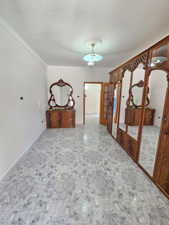 SHITET APARTAMENT 2+1 PRANE PALLATIT TE SPORTIT