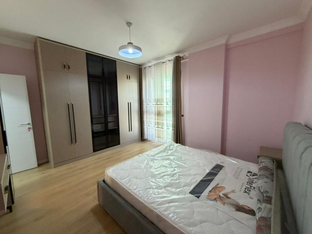 🏠 Jepet me qira apartament 1+1 me post parkimi  📍 Tek Jordan Misja, pranë Bulevardit të Ri💰 Çmimi: 60.000 lekë/muaj