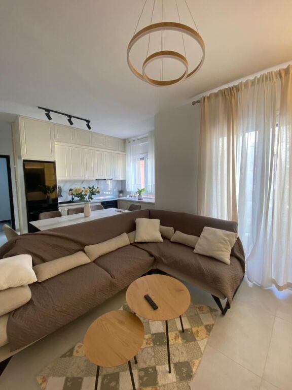 🏡 Apartament 2+1+2 me qira – Pazari i Ri