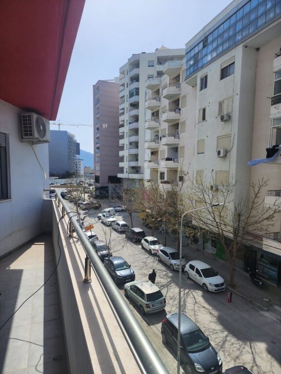 🏠Appartamento 2+1 in affitto annuale a Transballkanike, Vlore📍