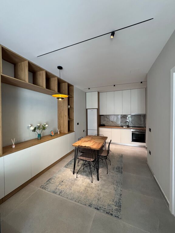 Shitet apartament 1+1 , Rruga Dibres