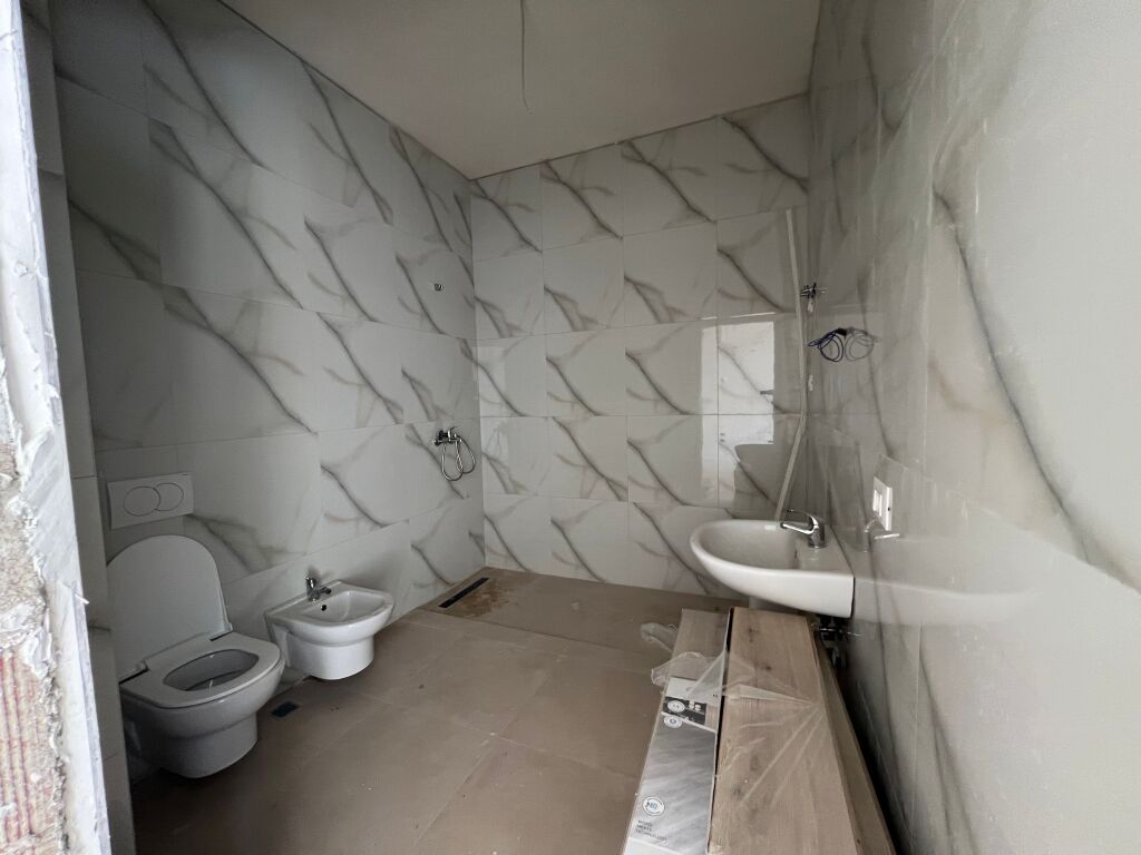 Shitet apartament 1+1 Ish fusha e Aviacionit