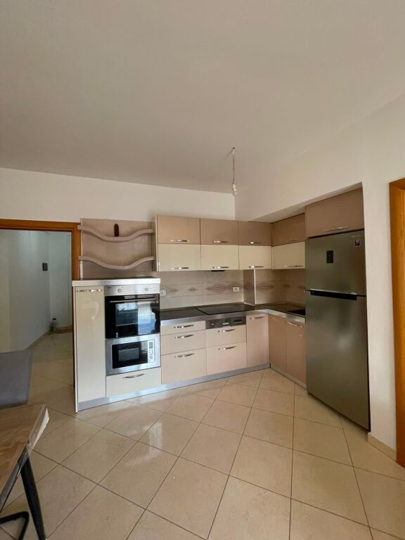 Jepet Me Qera Apartament 2+1+2 Ballkone