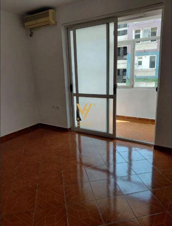 JEPET APARTAMENT 2+1 ME QIRA TE BLV.BAJRAM CURRI 45.000 LEKE