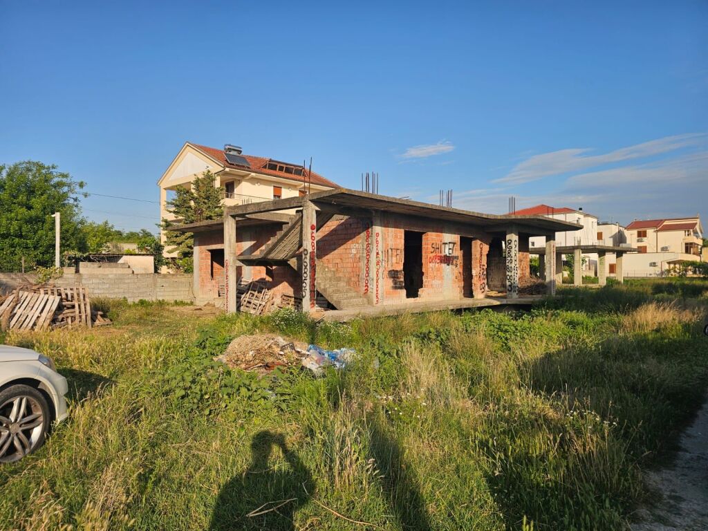 🏡 PRIVATE HOUSE FOR SALE IN FAZË KARABINA – UNAZËS ROAD, DURRËS