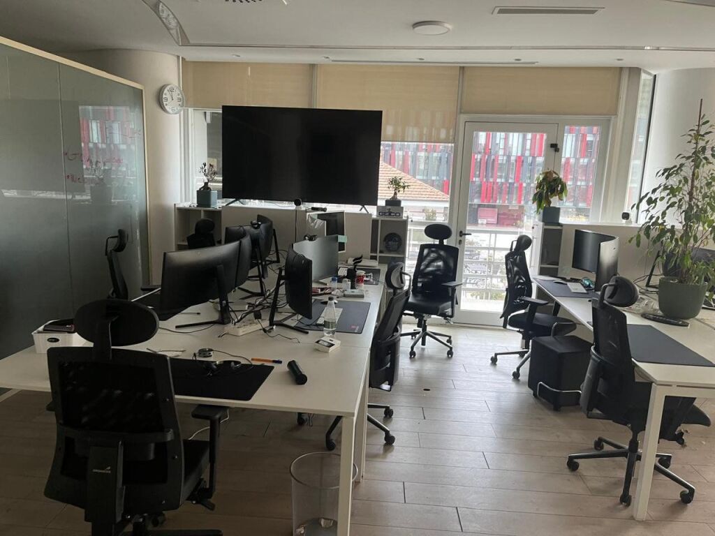 UFFICIO IN AFFITTO 300 M2 AIR ALBANIA 700.000 LEKE FH-78001