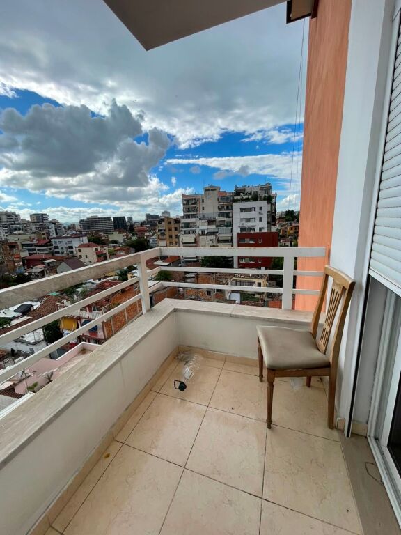 Jepet Me Qera Apartament 2+1+2 Ballkone