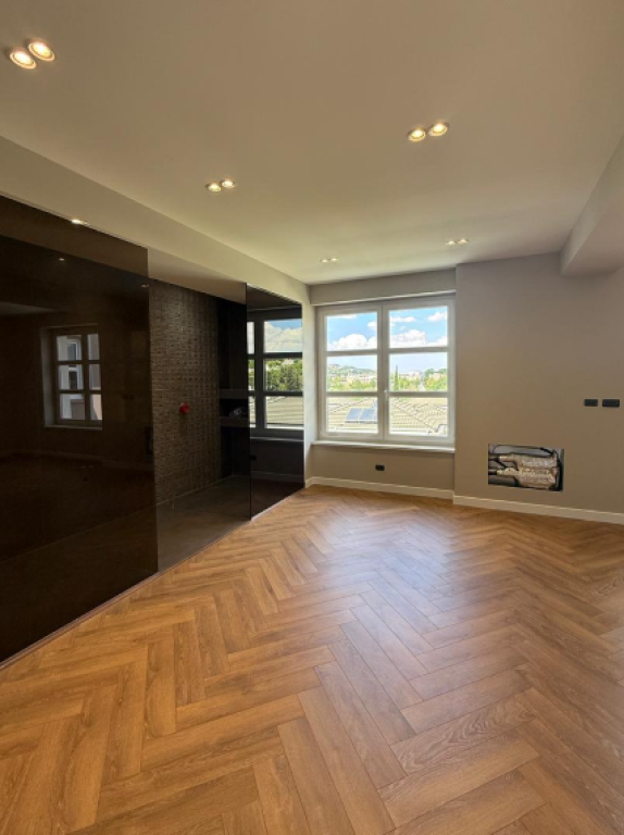 Modern Villa with Pool for Rent – Rolling Hills Residence