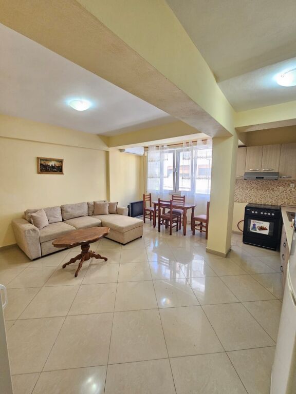 SHITET APARTAMENT 1+1 PRANE PALLATIT TE SPORTIT