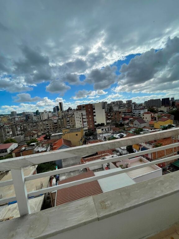Jepet Me Qera Apartament 2+1+2 Ballkone