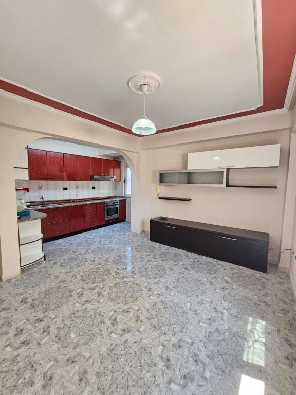 SHITET APARTAMENT 2+1 PRANE PALLATIT TE SPORTIT