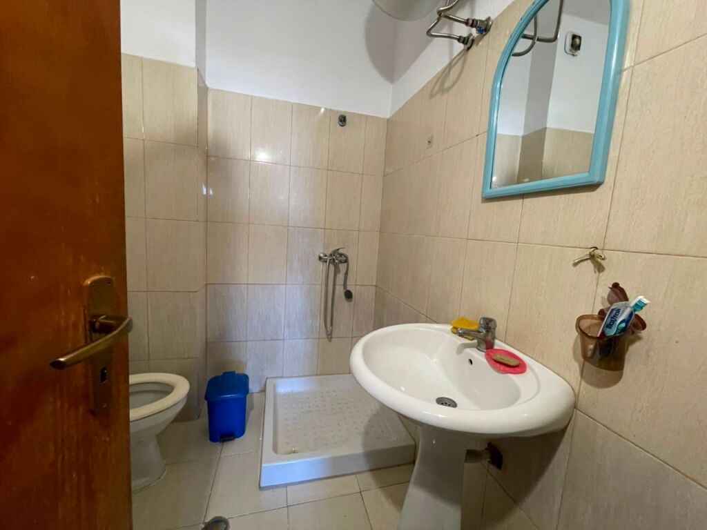 Apartament 1+1 per qira tek Komuna e Parisit.