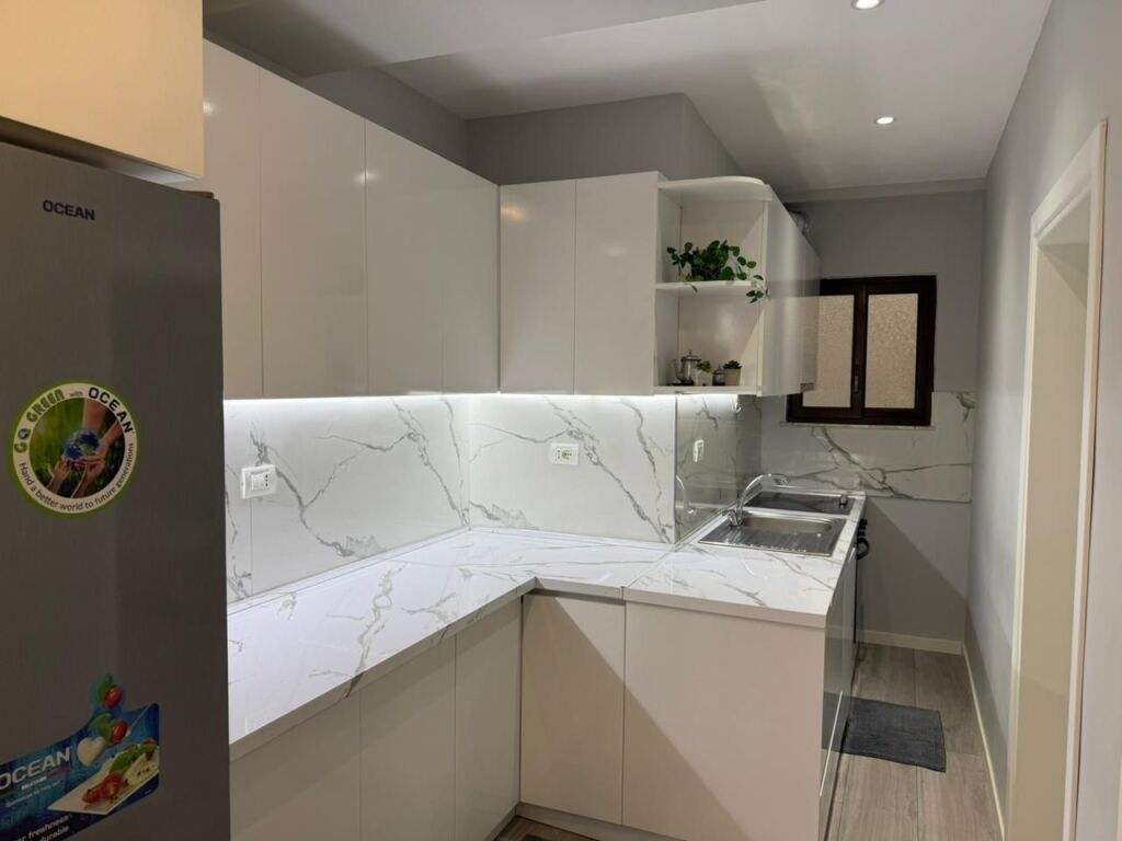 Shitet super apartament 2+1 – Fillimi i Rrugës Frosina Plaku !