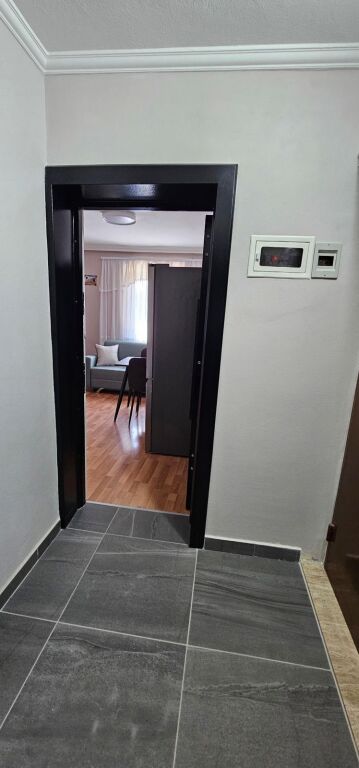 Jepet me qira apartament 1+1 në Ali Demi  Rrugën Mihal Grameno 500 Mije Leke