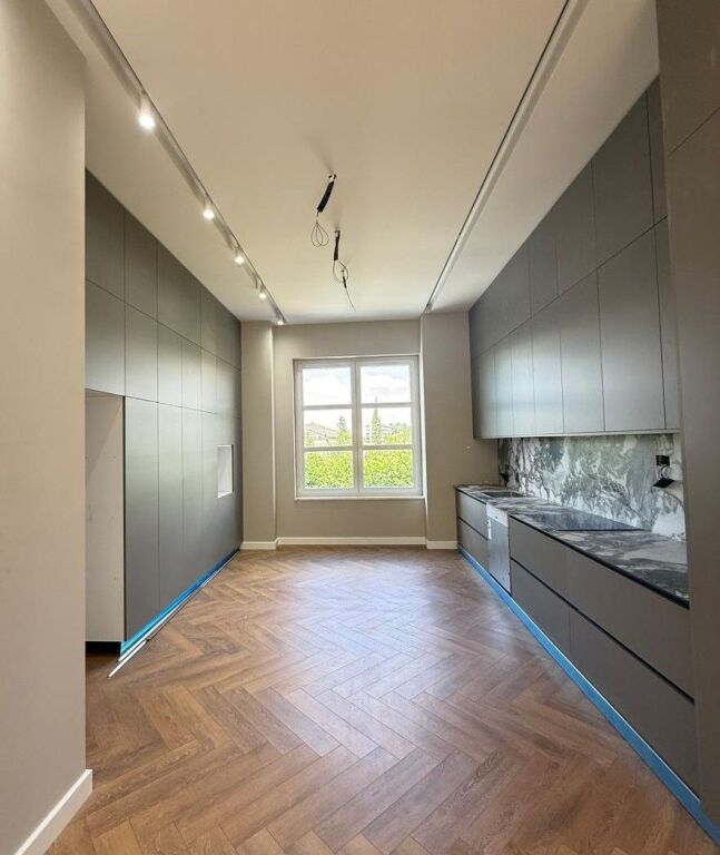 📌Vilë Moderne me Pishinë Private për Qira – Rolling Hills Residence
