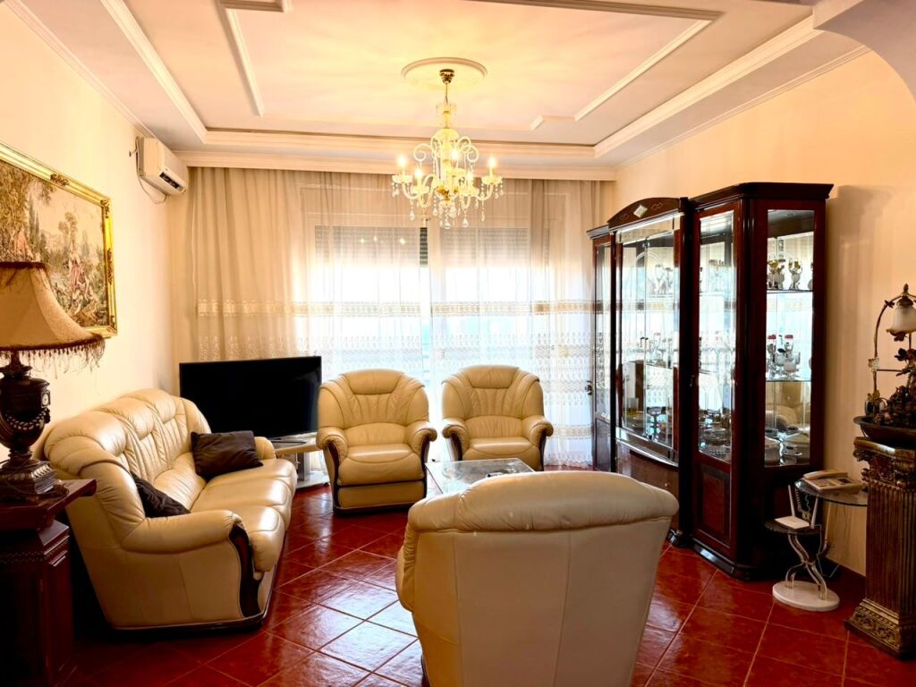 Shitet Apartament 2+1 me Pamje Deti - LungoMare, Vlore