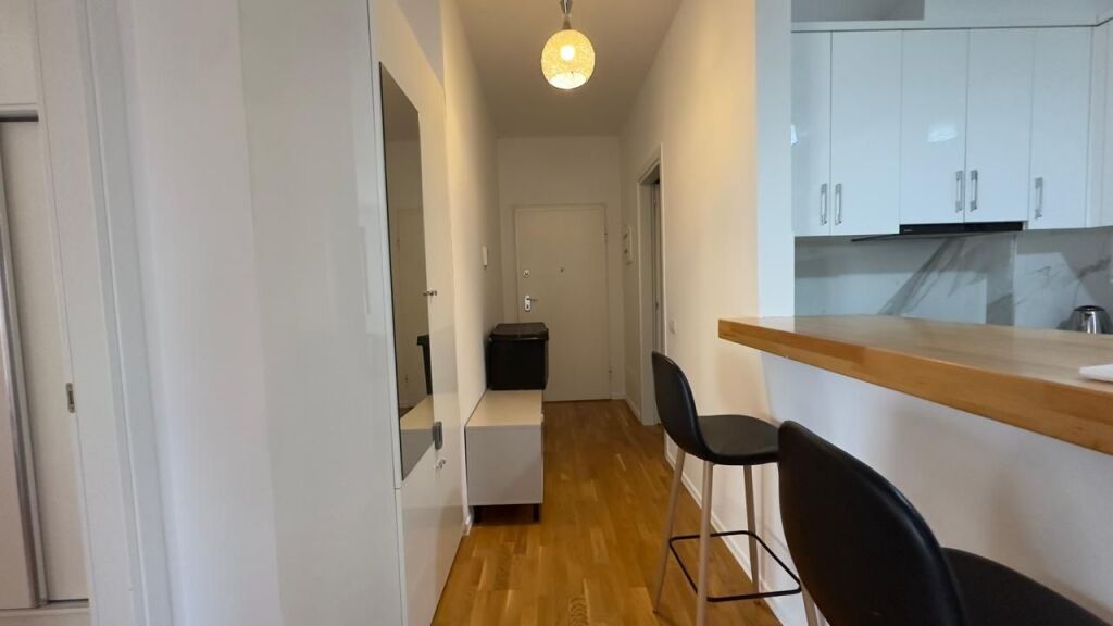 Rent, Apartment 2+1+2+ parking in the Center of Tirana. Empire70006