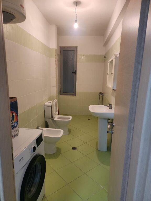 🏠Appartamento 2+1 in affitto annuale a Transballkanike, Vlore📍