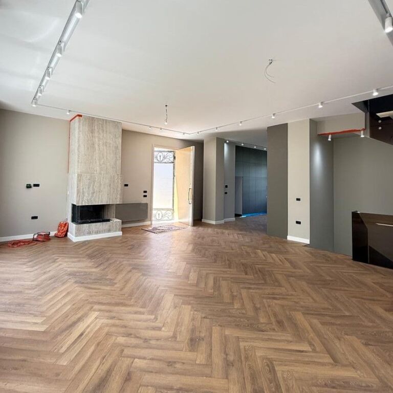 🏡 Vila Moderne me Pishinë për Qira – Rolling Hills Residence ✨🌿