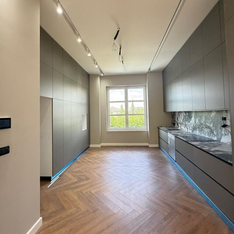 🏡 Vila Moderne me Pishinë për Qira – Rolling Hills Residence ✨🌿