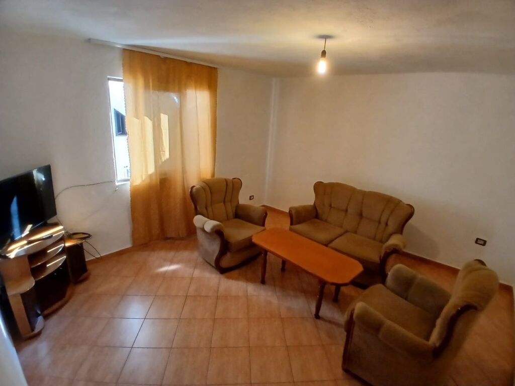 Jepet Me Qera Apartament 1+1+1 Ballkon