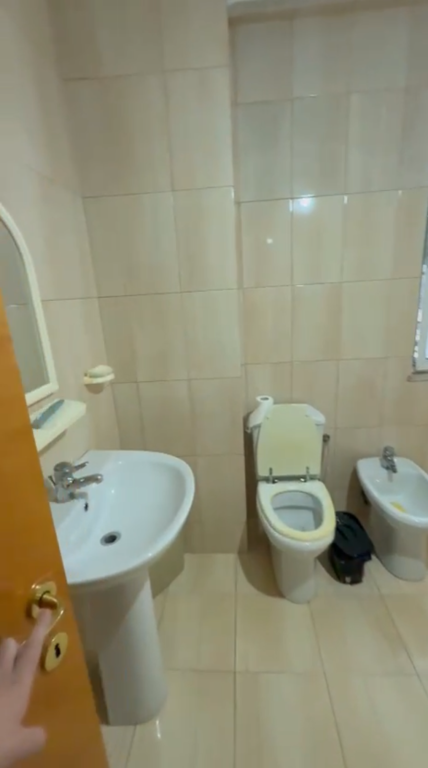 🏡 Jepet me qira apartament 2+1+2 📍 Tek Shkolla e Kuqe, Rr. Riza Cerova
