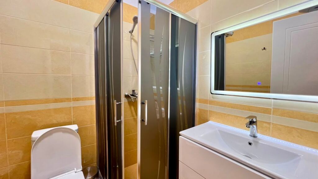 For Rent: Premium 1+1 Apartment + 1 Garage 🅿️📍 Botanical Garden (Near the Mosque) – 4th Floor – 70m² – 70,000 ALL/Month || Never Lived In Before, 100% Brand New ✨️