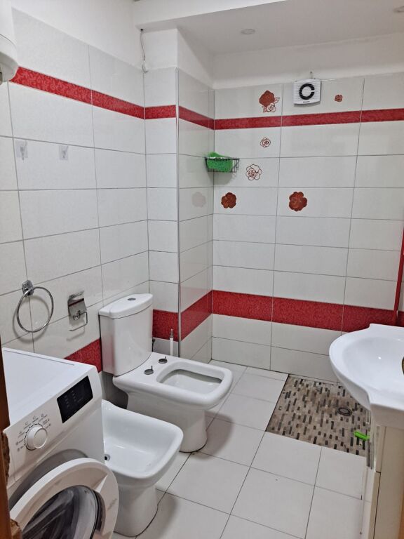 Jepet me qira apartament 2+1+1 tualet 550 Mije leke