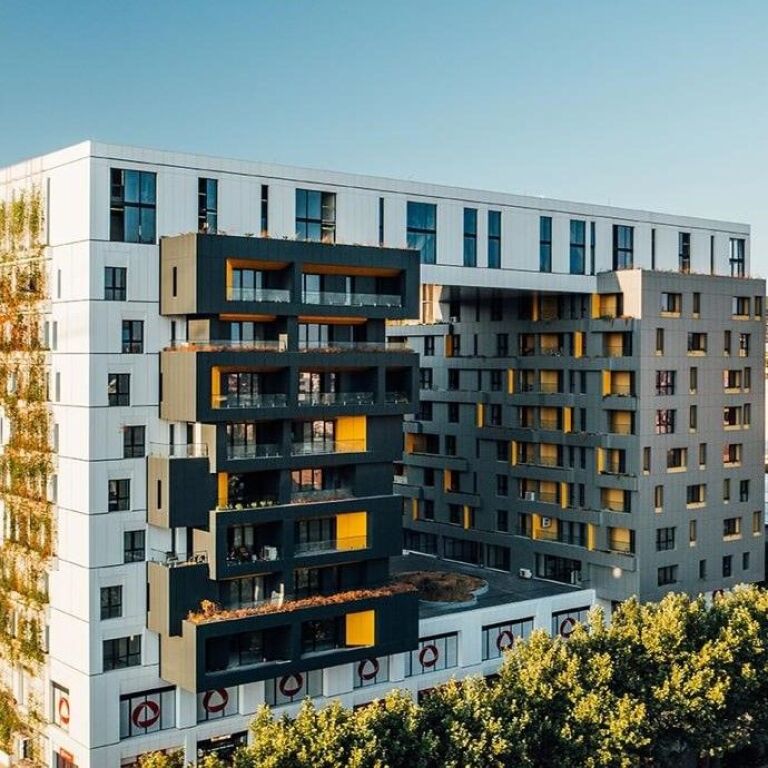 🏡 Shitet Apartament 3+1 + 2 Poste Parkimi – Square 21, Tiranë ✨