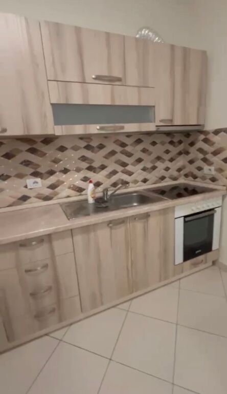 Appartamento in affitto Astir vicino al ristorante Kledi