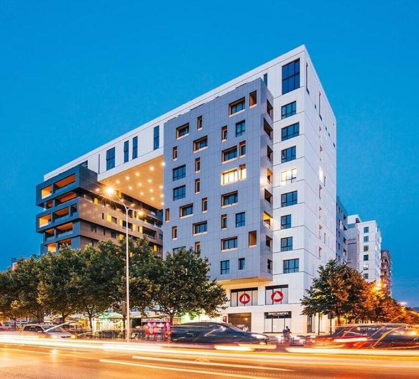 🏡 Shitet Apartament 3+1 + 2 Poste Parkimi – Square 21, Tiranë ✨